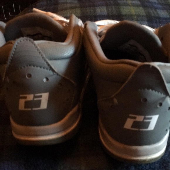 Jordan Boys Sneaker Size 2.5Y Gently Used - Picture 3 of 5